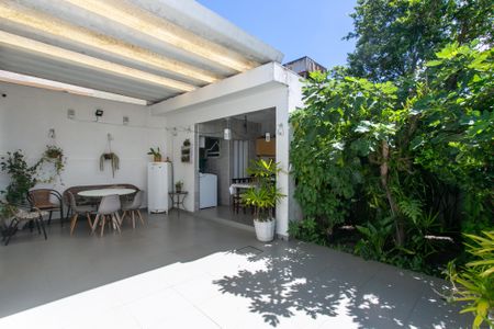 Casa à venda com 225m², 3 quartos e 4 vagasÁrea comum 