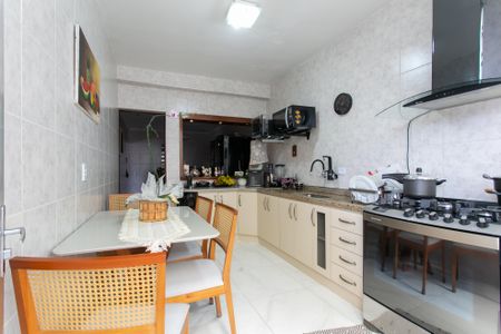 Casa à venda com 225m², 3 quartos e 4 vagasCozinha 