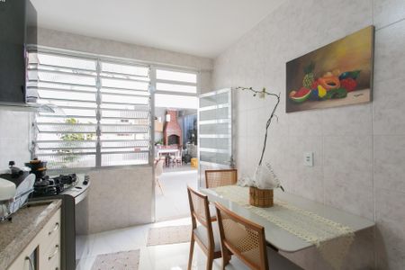 Casa à venda com 225m², 3 quartos e 4 vagasCozinha 