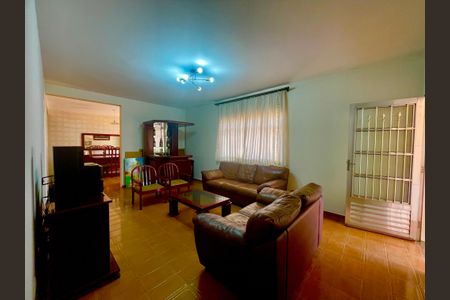 Casa para alugar com 258m², 3 quartos e 6 vagasSala