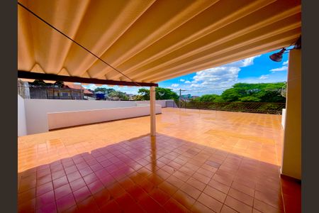 Casa para alugar com 258m², 3 quartos e 6 vagasÁrea de Serviço