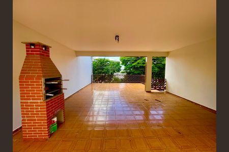 Casa para alugar com 258m², 3 quartos e 6 vagasChurrasqueira