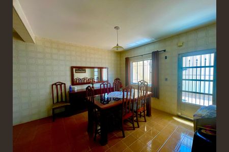 Casa para alugar com 3 quartos, 258m² em Jardim Presidente Dutra, Guarulhos