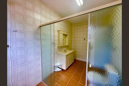 Casa para alugar com 258m², 3 quartos e 6 vagasBanheiro 1