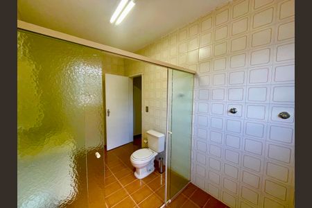 Casa para alugar com 258m², 3 quartos e 6 vagasBanheiro 1