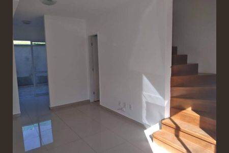 Casa de Condomínio para alugar com 2 quartos, 68m² em Jardim Colonia, Jacareí