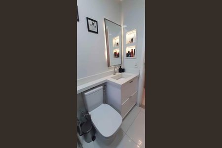 Apartamento à venda com 62m², 2 quartos e 2 vagas Apartamento à venda com 62m², 2 quartos e 2 vagasBanheiro da Suíte