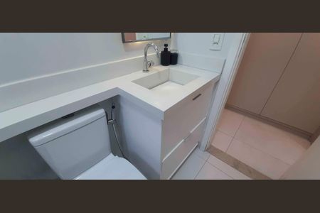 Apartamento à venda com 62m², 2 quartos e 2 vagas Apartamento à venda com 62m², 2 quartos e 2 vagasBanheiro da Suíte