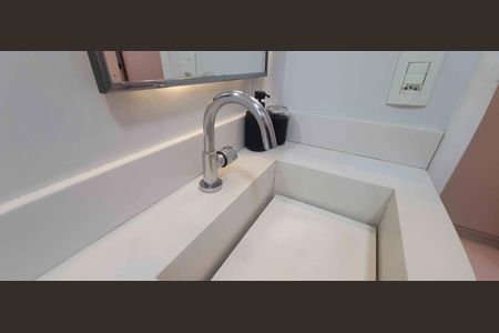 Apartamento à venda com 62m², 2 quartos e 2 vagas Apartamento à venda com 62m², 2 quartos e 2 vagasBanheiro da Suíte