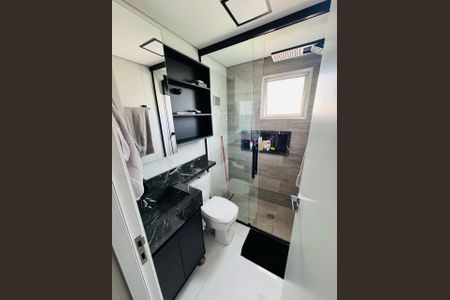 Apartamento à venda com 97m², 2 quartos e 1 vaga Apartamento à venda com 97m², 2 quartos e 1 vagaBanheiro