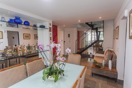 Sala 1 de apartamento para alugar com 2 quartos, 150m² em Sion, Belo Horizonte