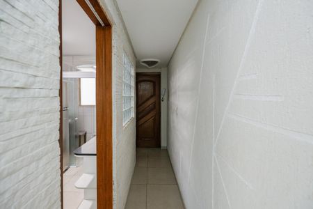 Corredor de apartamento para alugar com 2 quartos, 52m² em Conjunto Promorar Raposo Tavares, São Paulo