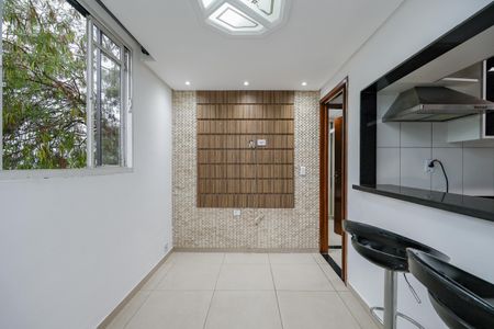 Sala de apartamento para alugar com 2 quartos, 52m² em Conjunto Promorar Raposo Tavares, São Paulo