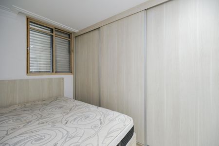 Quarto 1 de apartamento para alugar com 2 quartos, 52m² em Conjunto Promorar Raposo Tavares, São Paulo