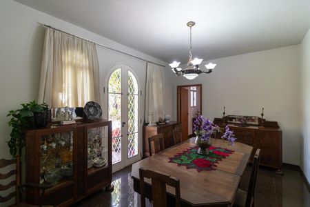 Casa de condomínio à venda com 760m², 5 quartos e 4 vagasSala de almoço