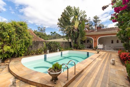 Casa de condomínio à venda com 760m², 5 quartos e 4 vagasQuintal