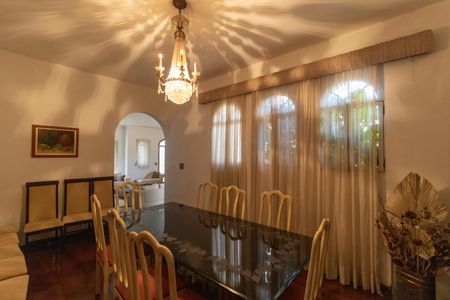 Casa de condomínio à venda com 760m², 5 quartos e 4 vagasSala de jantar