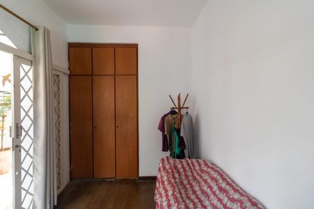 Casa de condomínio à venda com 760m², 5 quartos e 4 vagasQuarto de Serviço