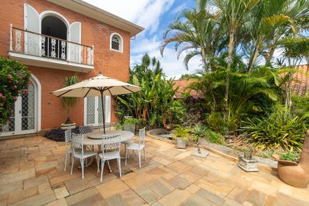 Casa de condomínio à venda com 760m², 5 quartos e 4 vagasQuintal