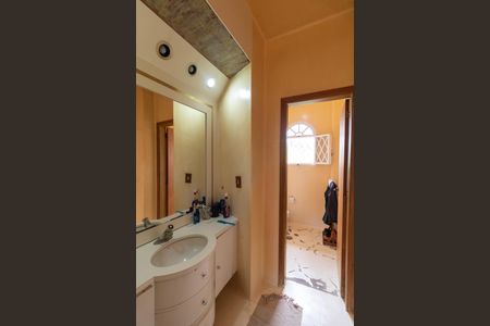 Casa de condomínio à venda com 760m², 5 quartos e 4 vagasBanheiro da Suíte 02