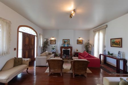 Casa de condomínio à venda com 760m², 5 quartos e 4 vagasSala