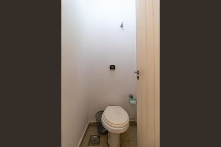 Casa de condomínio à venda com 760m², 5 quartos e 4 vagasBanehiro da área externa