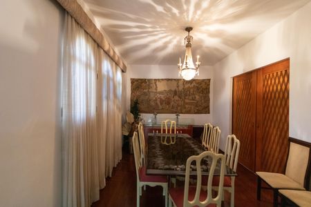 Casa de condomínio à venda com 760m², 5 quartos e 4 vagasSala de jantar