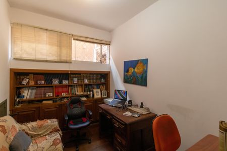 Casa de condomínio à venda com 760m², 5 quartos e 4 vagasEscritório