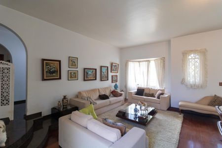 Casa de condomínio à venda com 760m², 5 quartos e 4 vagasSala