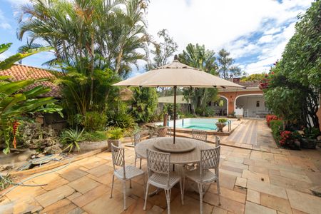 Casa de condomínio à venda com 760m², 5 quartos e 4 vagasQuintal