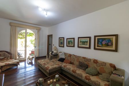 Casa de condomínio à venda com 760m², 5 quartos e 4 vagasSala de TV