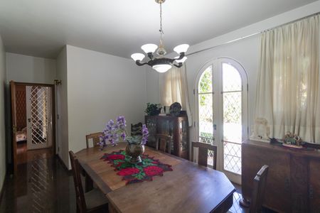 Casa de condomínio à venda com 760m², 5 quartos e 4 vagasSala de almoço