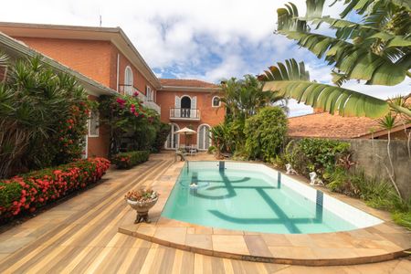 Casa de condomínio à venda com 760m², 5 quartos e 4 vagasQuintal