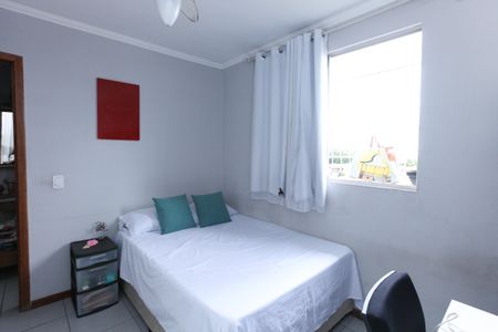 Apartamento à venda com 3 quartos, 60m² em Monte Castelo, Contagem