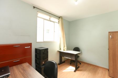 Apartamento à venda com 2 quartos, 60m² em Califórnia, Belo Horizonte