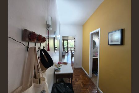 Casa de condomínio para alugar com 120m², 3 quartos e 3 vagasHall / CIrculação