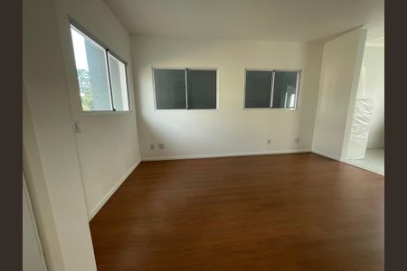Sala de casa de condomínio para alugar com 3 quartos, 90m² em Parque Dom Henrique, Cotia