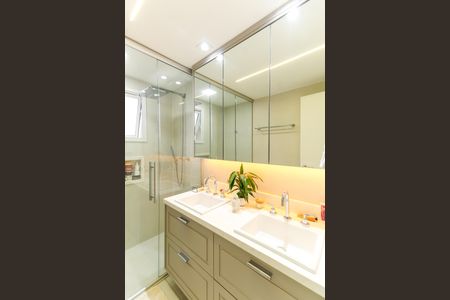 Apartamento à venda com 165m², 3 quartos e 3 vagas Apartamento à venda com 165m², 3 quartos e 3 vagasBanheiro da Suíte 1