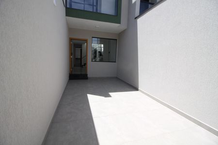 Casa à venda com 80m², 2 quartos e 2 vagasGaragem