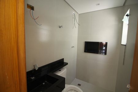 Casa à venda com 80m², 2 quartos e 2 vagasBanheiro da Suíte 2