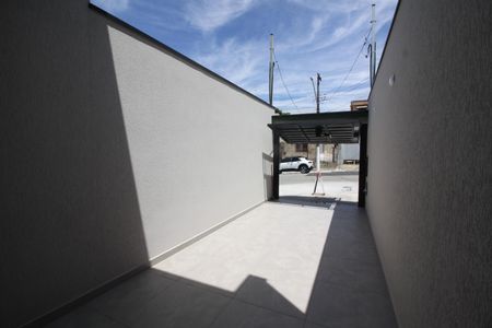 Casa à venda com 80m², 2 quartos e 2 vagasGaragem