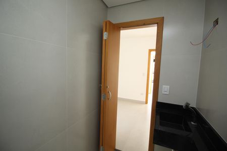 Casa à venda com 80m², 2 quartos e 2 vagasBanheiro da Suíte 2