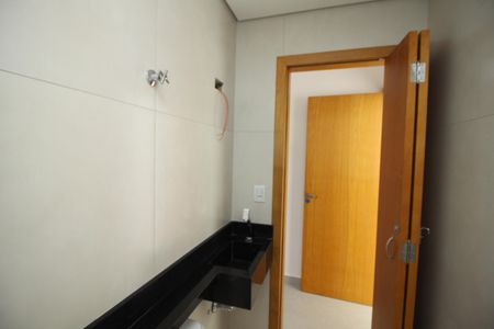 Casa à venda com 80m², 2 quartos e 2 vagasBanheiro da Suíte