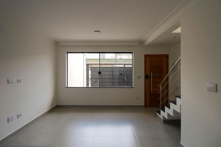 Casa à venda com 70m², 2 quartos e 2 vagasSala