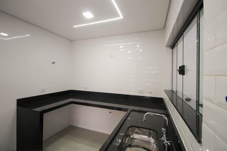 Casa à venda com 70m², 2 quartos e 2 vagasCozinha