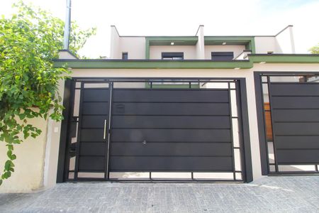 Casa à venda com 70m², 2 quartos e 2 vagasFachada