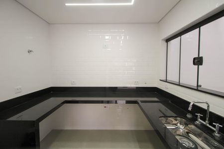 Casa à venda com 70m², 2 quartos e 2 vagasCozinha