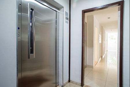 Apartamento à venda com 67m², 2 quartos e 1 vagaÁrea comum - Elevador