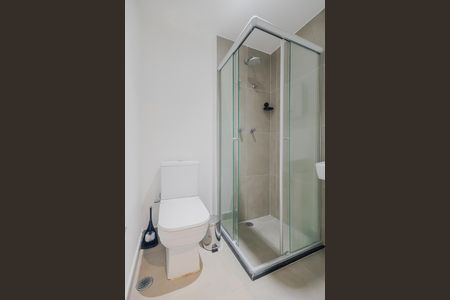 Banheiro de apartamento para alugar com 1 quarto, 19m² em Pinheiros, São Paulo