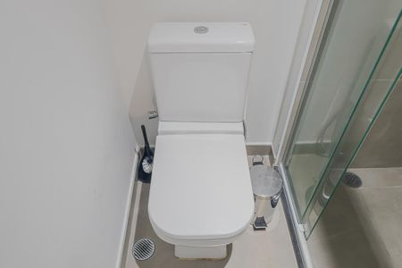 Banheiro de apartamento para alugar com 1 quarto, 19m² em Pinheiros, São Paulo